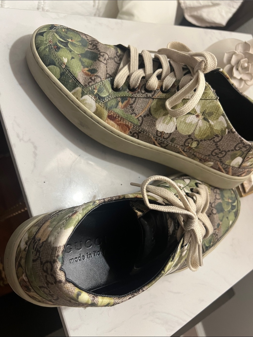 GUCCI Floral Canvas and Metallic Low-Top Sneakers in Green and Cream, Gold.
